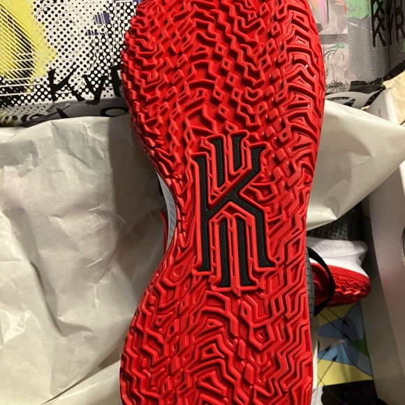 Nike Kyrie Low 4TB Men’s Shoe - Picture 5 of 6